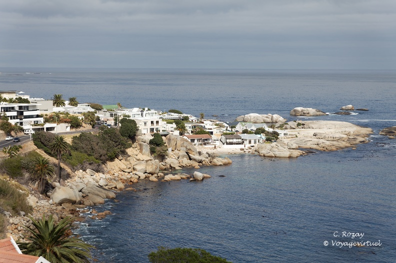 La pointe rocheuse de Clifton depuis Victoria road. Cape Town Le Cap