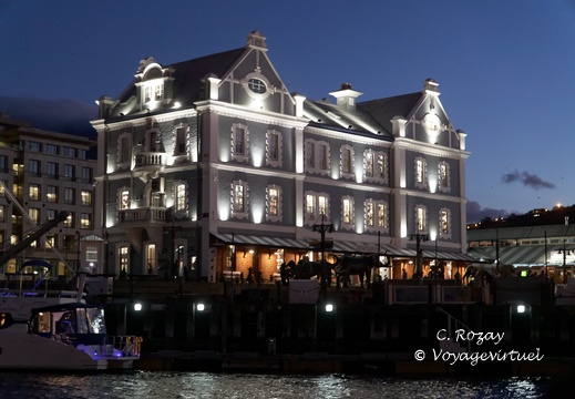 Cape Town waterfront by night 004