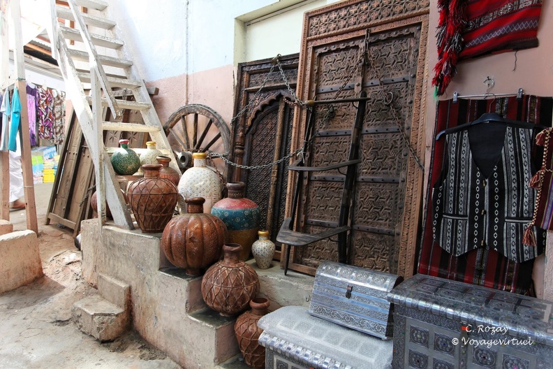 Antiquités (??) au souk de Mutrah Oman مسقط