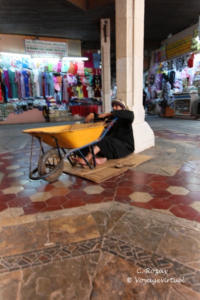 Attente d'emploi, souk de Mutrah Oman مسقط