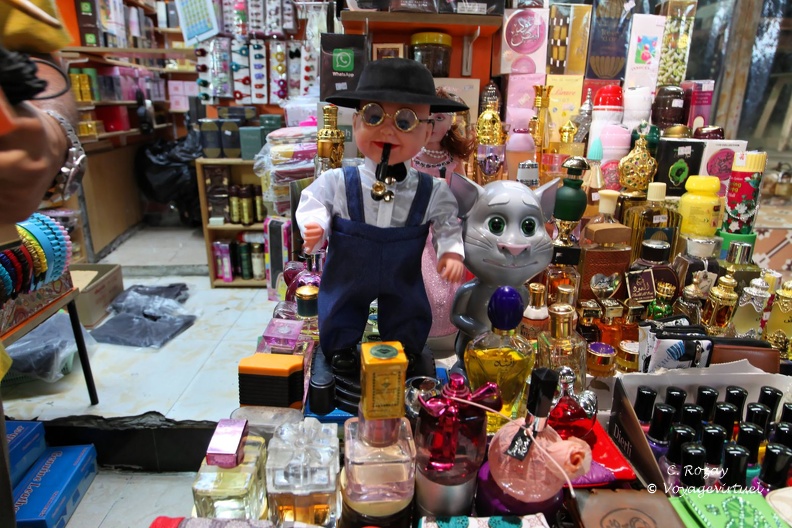 Chinoiseries pour touristes, souk de Mutrah Oman مسقط
