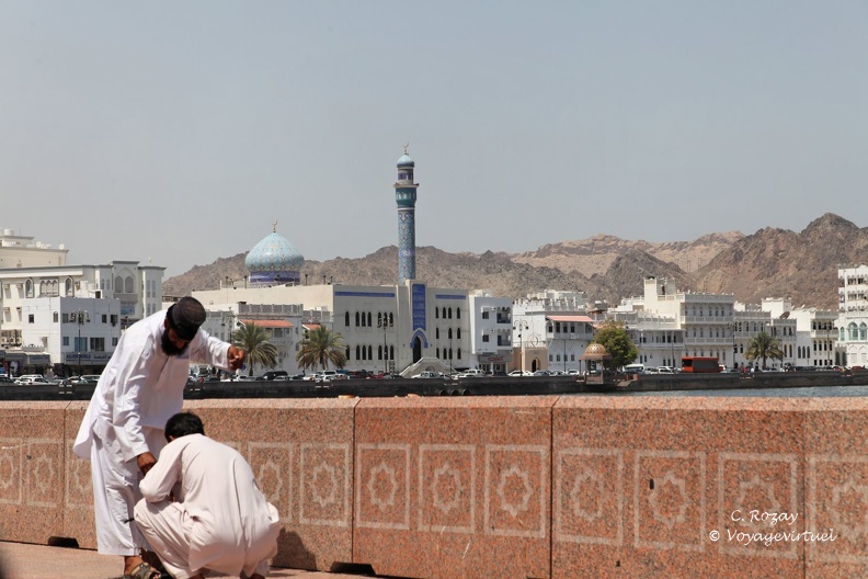 Sur la promenade du front de mer de Mutrah. Oman مسقط
