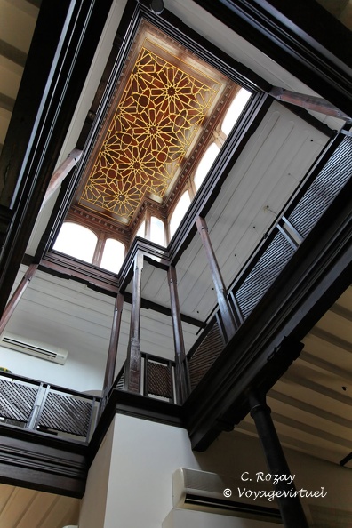 Autre bel exemple de l'architecture intérieure omanaise, musée Bait Al Baranda, Mutrah Oman مسقط