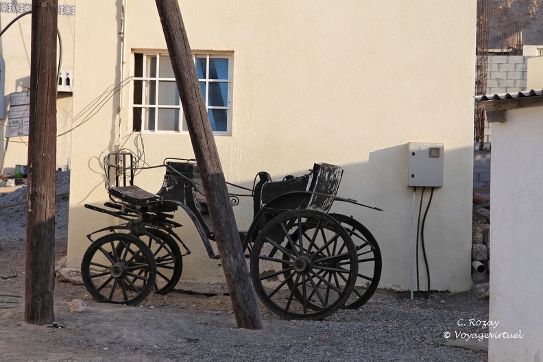 Antique calèche dans une rue de Mascate Oman مسقط