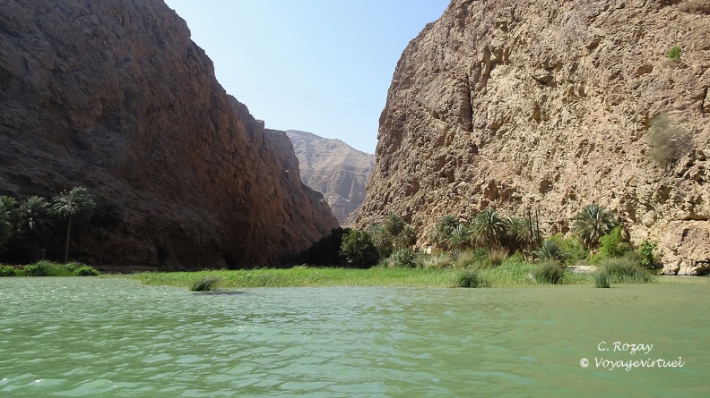 A l'embouchure du Wadi Shab (وادي شاب), il est nécessaire de prendre une barque pour aller sur le côté visite, prix 1 rial par personne ... Wadis Et Antilopes