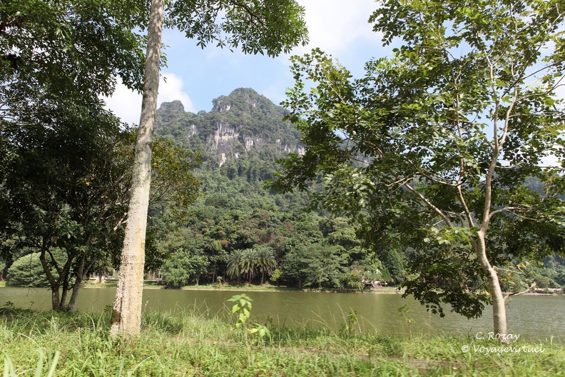 Paysage du parc Cuc Phuong et lac de Nho Quan. Cuc Phuong Vietnam