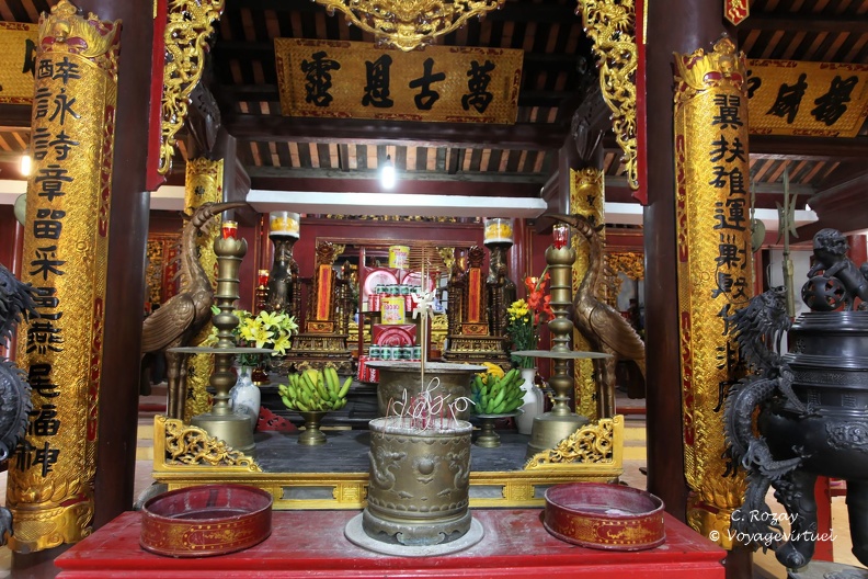 Décoration intérieure de la pagode Den Trinh Lang Yen.  Duc Khe Vietnam
