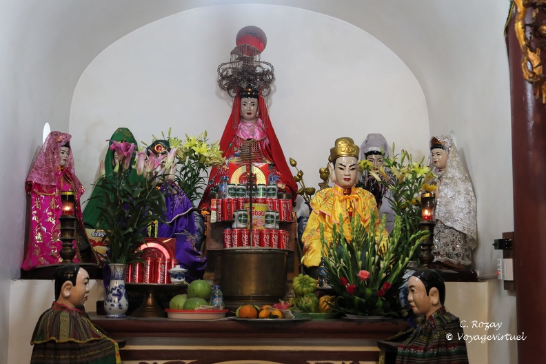 Autel à la déesse mère, pagode Den Trinh Lang Yen. Duc Khe Vietnam