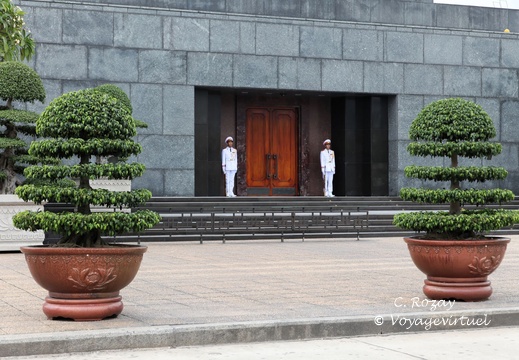 Hanoi mausolee Ho Chi Minh VNM 6 11 17 6