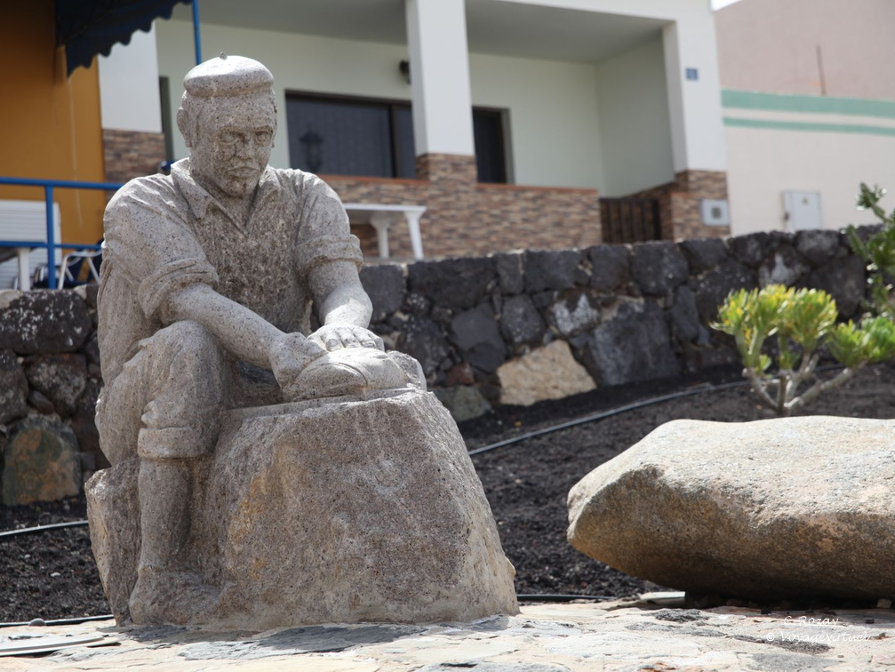 statue de boulanger ajuy 008