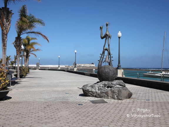 Sculpture Pancho Lasso arrecife 001