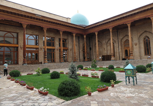 Tashkent Hazrat Imam Ensemble 38