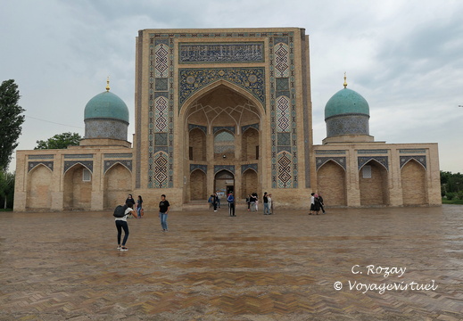 Tashkent Hazrat Imam Ensemble 14