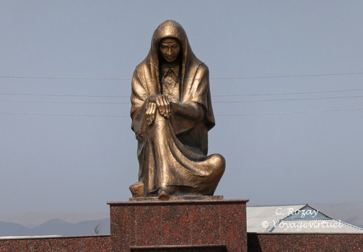 Nurota Monument Mere en Deuil 5