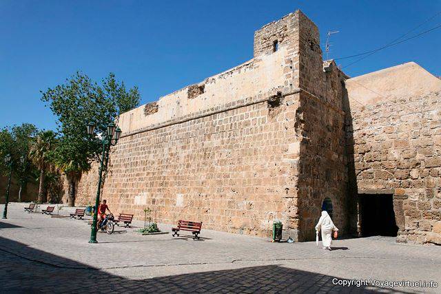 Bizerte, à l'extérieur des murailles - Tunisie