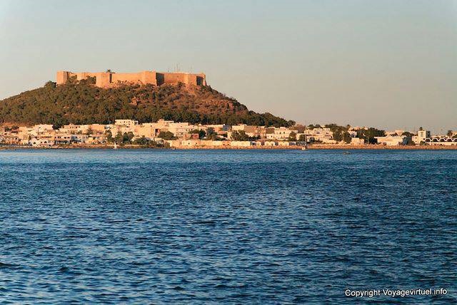Cap Bon, Kelibia, la ville au pied du fort - Tunisie