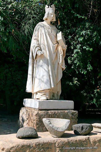 Musée national de Carthage, statue du Roi Saint Louis dans le jardin - Tunisie