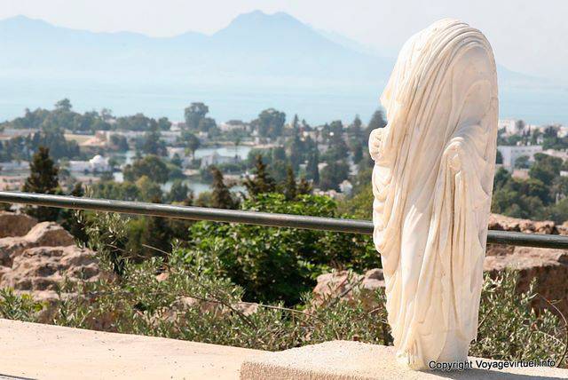 Carthage, site archéologique, magnifique drape de marbre blanc - Tunisie