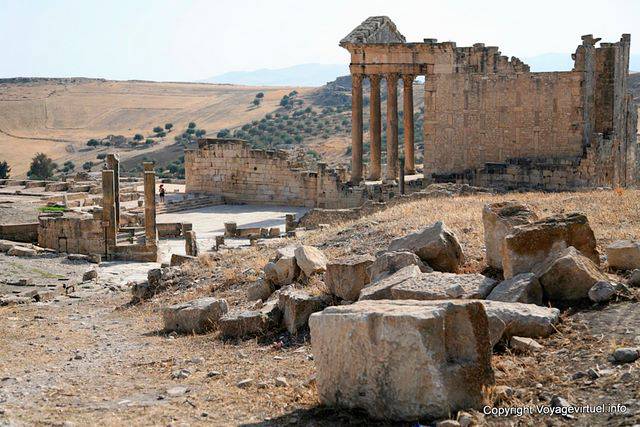 Dougga, la place de la Rose des Vents - Tunisie
