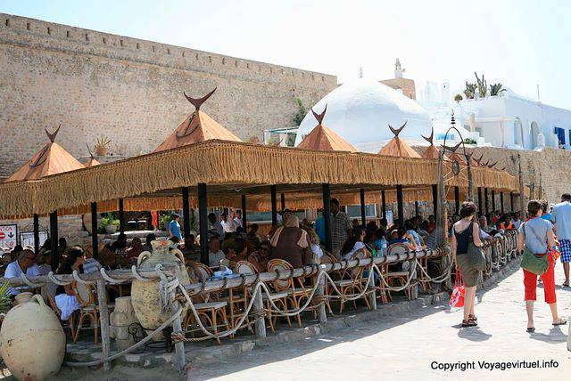 Hammamet, bar couvert derrière les remparts - Tunisie