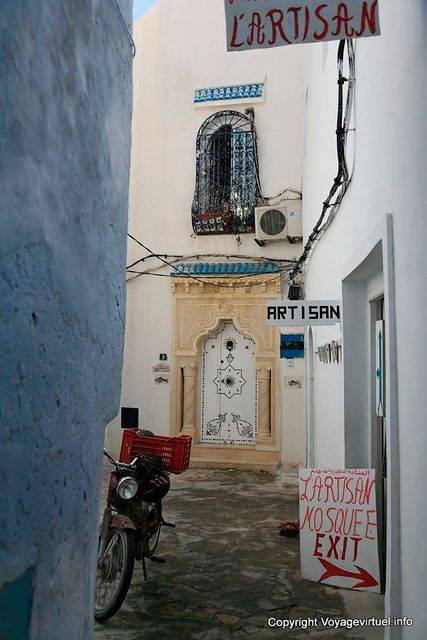Hammamet, mélange de styles dans une ruelle de la médina - Tunisie