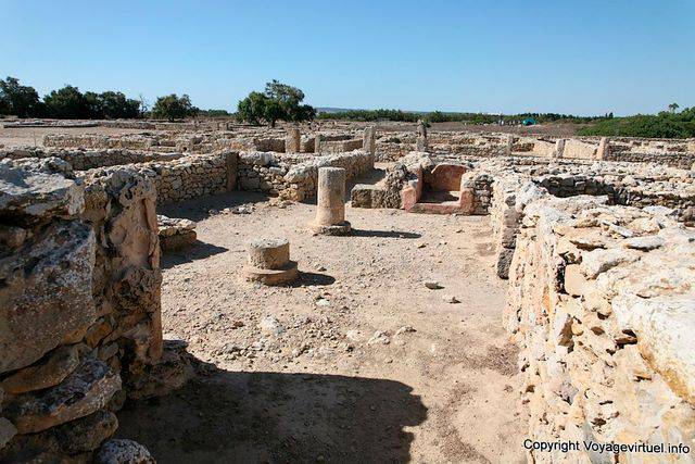 Kerkouane, passage entre des maisons - Tunisie