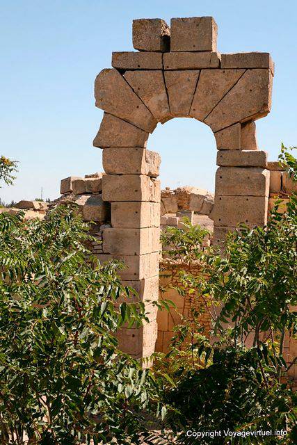 Mokhtar, basilique, jeu de construction - Tunisie