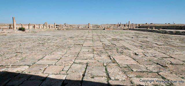 Site archéologique de Maktar, le Forum vu depuis l'Arc de Trajan - Tunisie