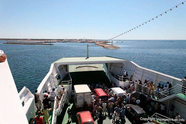 Sfax, bateau pour Kerkennah face à Sidi Youssef - Tunisie