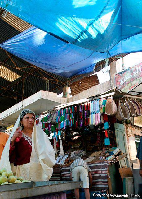 Sfax, une femme au marché - Tunisie