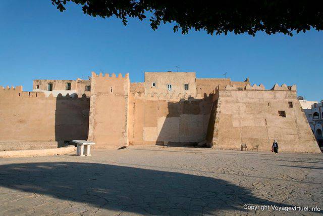 Sfax, remparts de la médina vers la gare routière - Tunisie