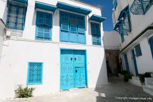 Sidi Bou Said, fenêtres sur cour - Tunisie