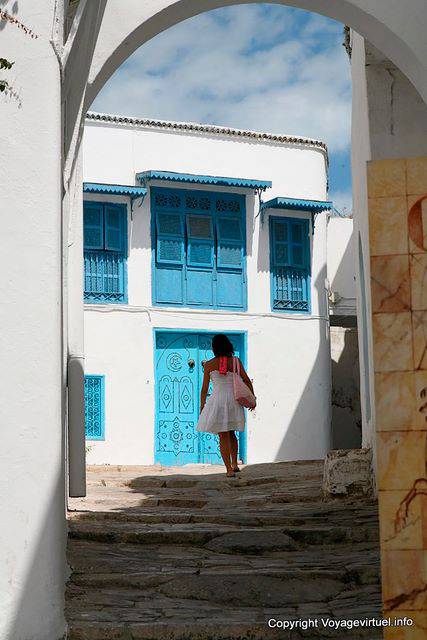 Sidi Bou Said, la fille en blanc - Tunisie