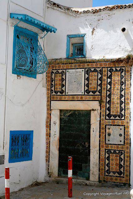 Sidi Bou Said, mur recouvert d'azulejos - Tunisie