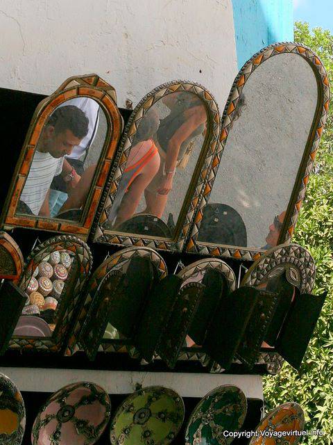 Sidi Bou Said, Reflets Dans Les Glaces - Tunisie