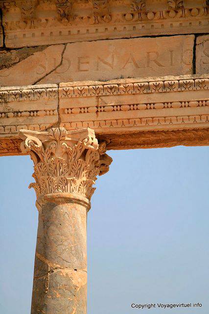 Thuburbo Majus, Capitole, Pronaos en marbre de Carrare - Tunisie