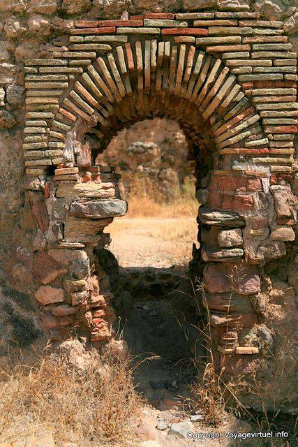 Thuburbo Majus, passage en briques - Tunisie