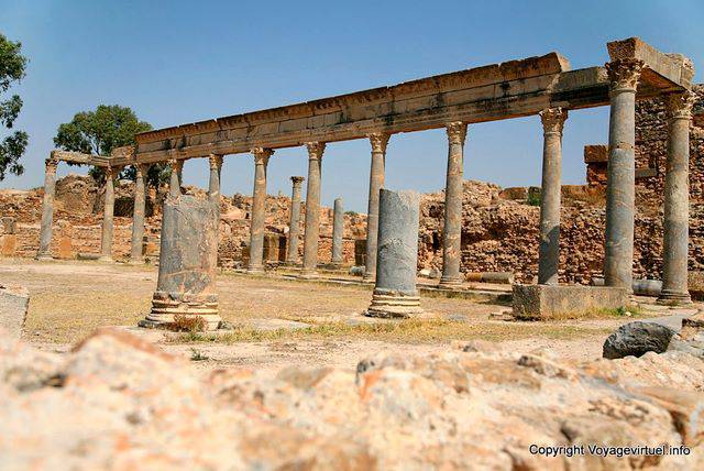 Thuburbo Majus, portique des Petronii - Tunisie
