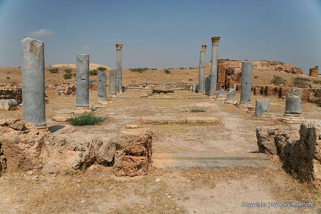 le temple à cour de Baal-Saturne et Tanit-Cérès transformé en église à l'époque romaine, Thuburbo Majus - Tunisie