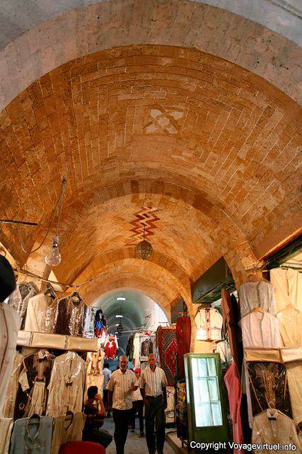 Dans le souk Attarine, Tunis - Tunisie