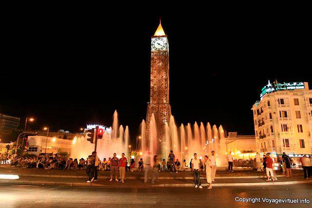 Horloge, place du 7 novembre de nuit, Tunis - Tunisie