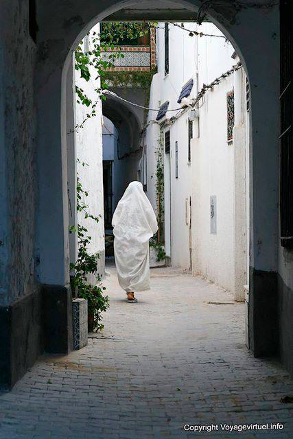 La femme en blanc, Tunis - Tunisie