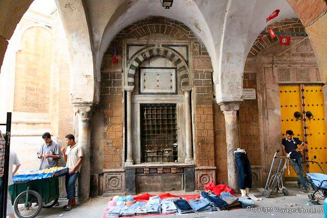 Tunis, médina, marchand ambulant - Tunisie