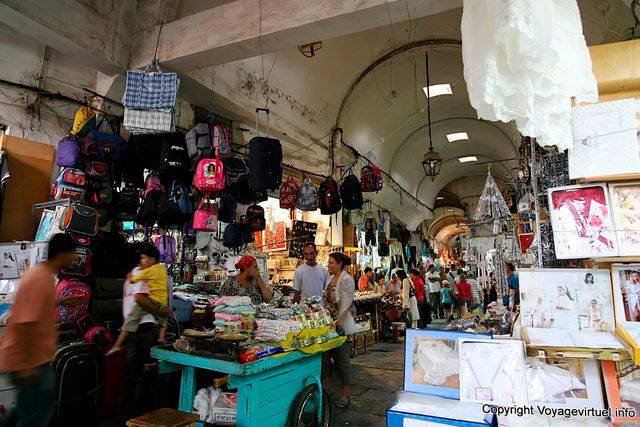 Tunis, médina, marchands couverts - Tunisie