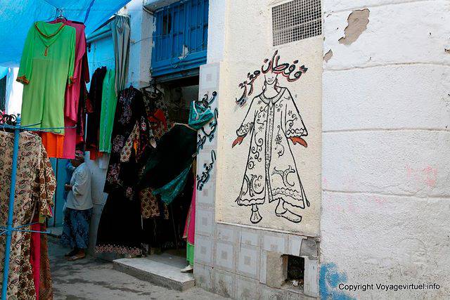 Tunis, médina, robes à la mode - Tunisie