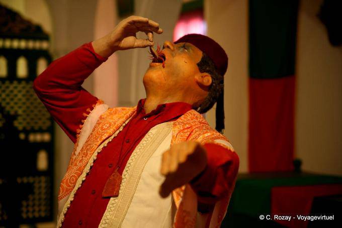 Soufi mangeur de scorpion, Guellala, Djerba - Tunisie