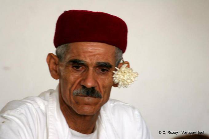 Crieur au bouquet de jasmin Houmet Souk - Tunisie