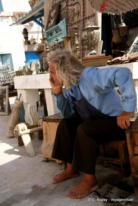 Homme aux pieds nus, Djerba, Houmt Souk - Tunisie