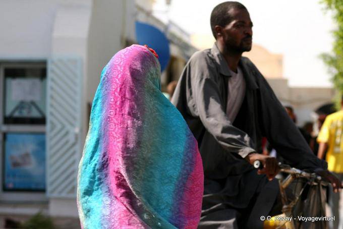 Femme en Fouta, Djerba, Houmt Souk - Tunisie