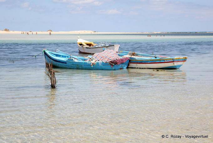 Djerba, barques et mer aux allures de lagon, Seguia - Tunisie